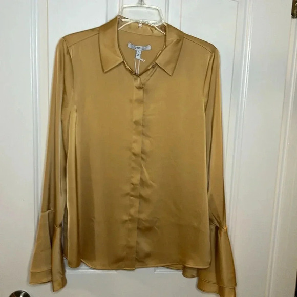 NWT
Derek Lam 10 Crosby
Selma Flare-Cuff Button-Front Blouse in Fawn size M - Picture 1 of 7
